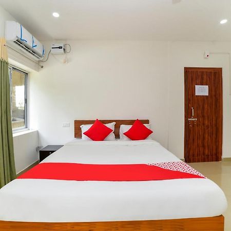 Oyo 40893 Hotel Lotus Guwahati Luaran gambar