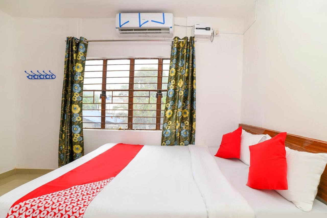Oyo 40893 Hotel Lotus Guwahati Luaran gambar